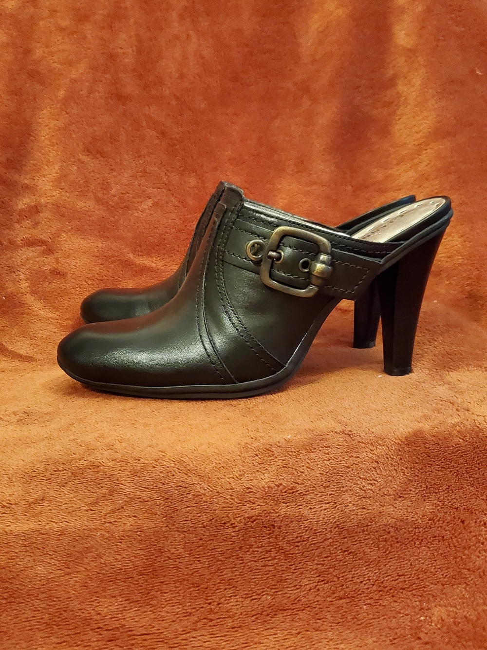 Women's Black Leather Buckle-Accent High Heel Mule